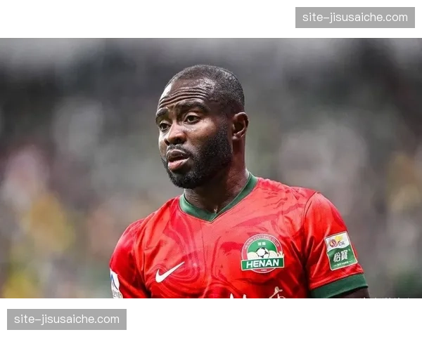 大连英博阿奇姆彭闪击破门 高效反击战术克制卫冕冠军 大连英博阿奇姆彭闪击破门 高效反击战术克制卫冕冠军