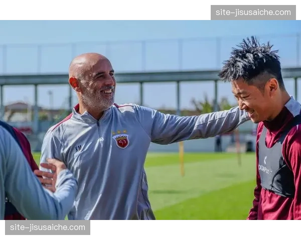 海港角球进攻被解围,二次组织由加布里埃尔完成助攻 海港角球进攻被解围,二次组织由加布里埃尔完成助攻